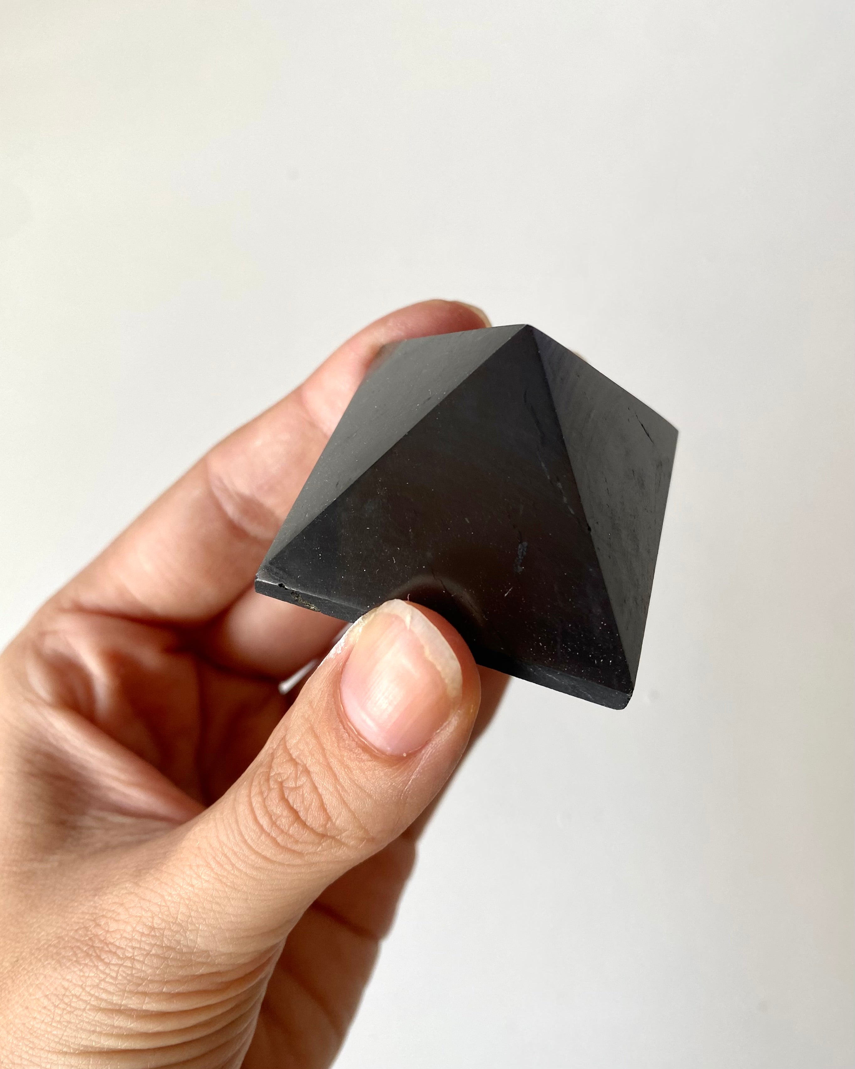 Piramide in Shungite