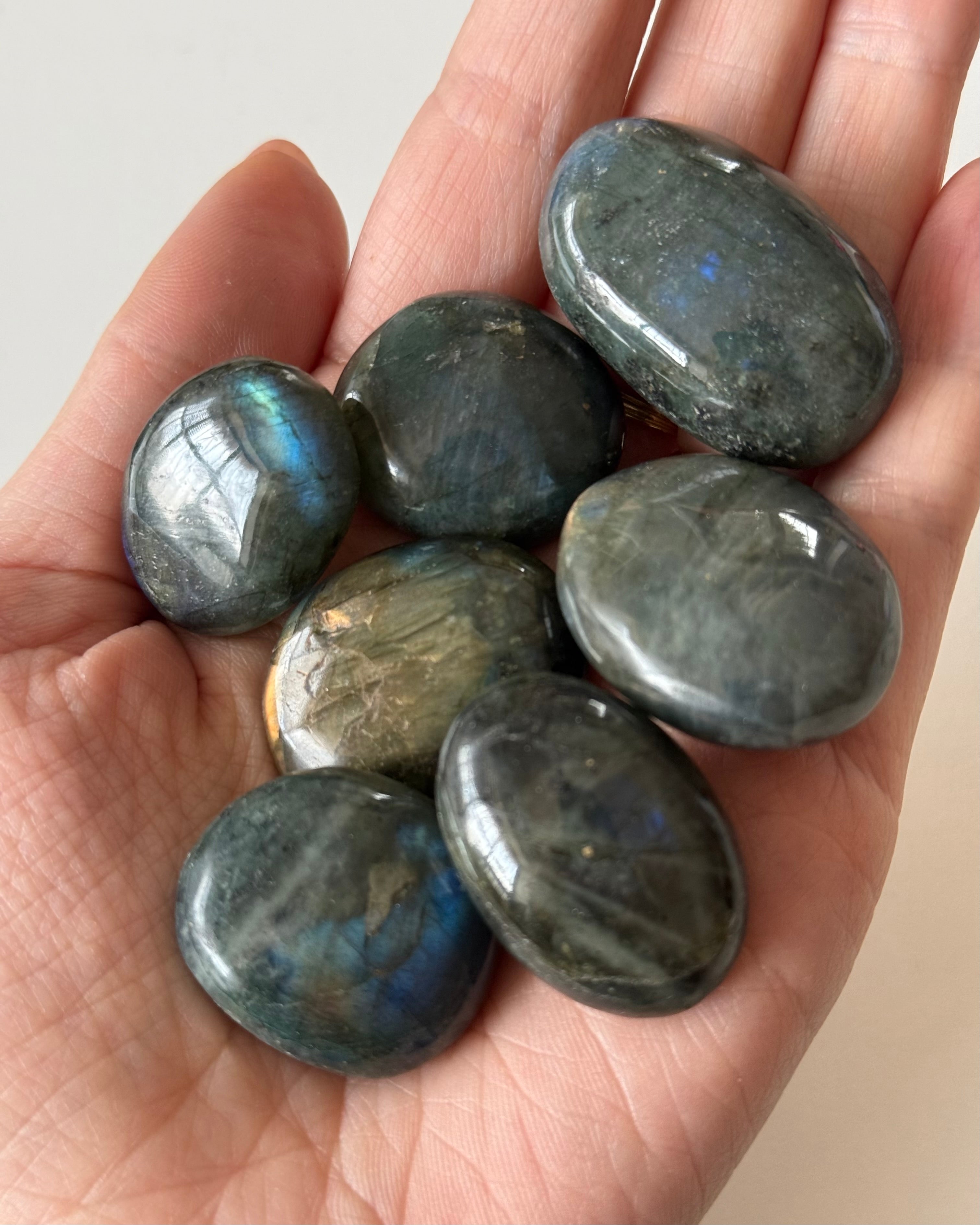 Labradorite burattata