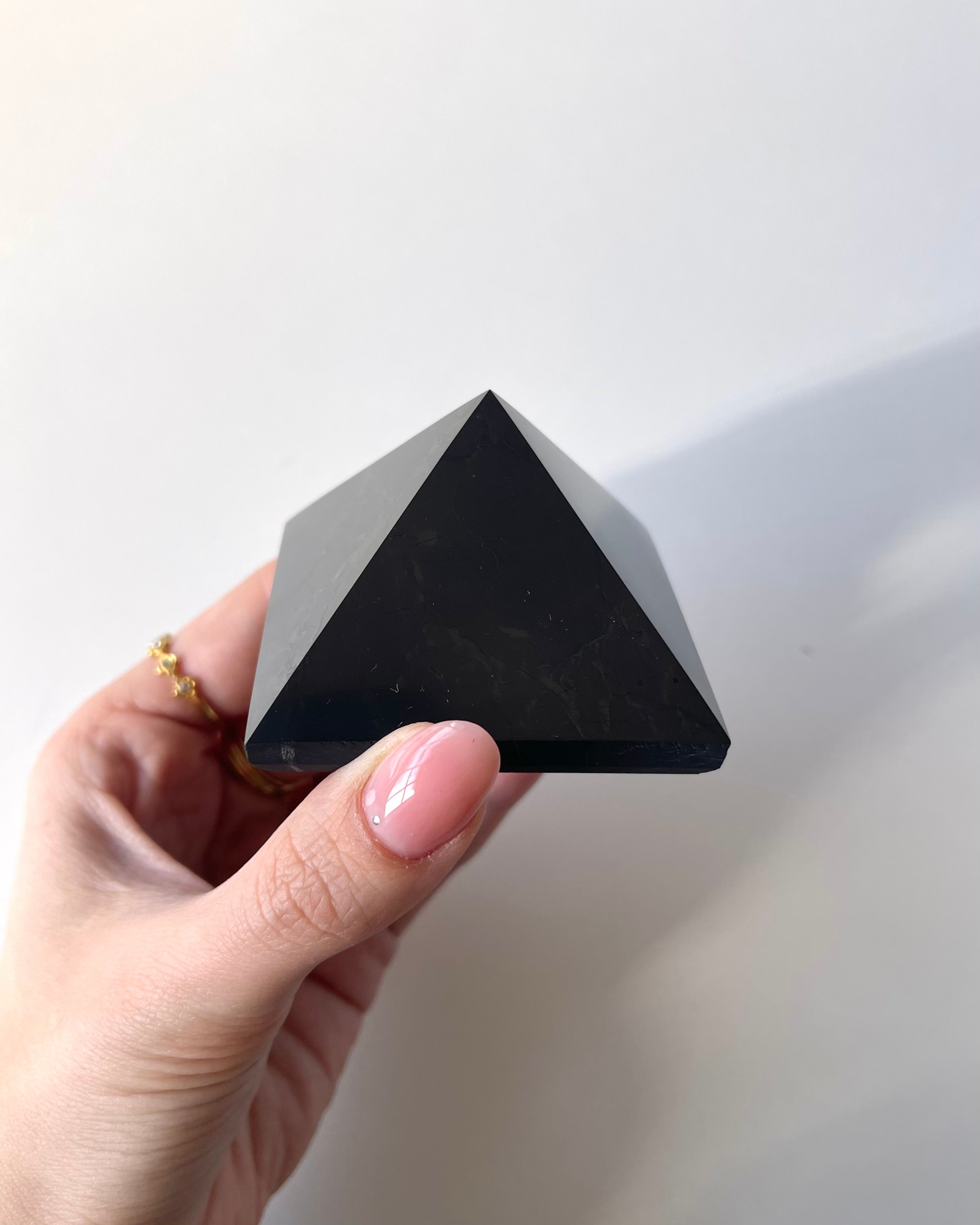 Piramide in Shungite (4cm)