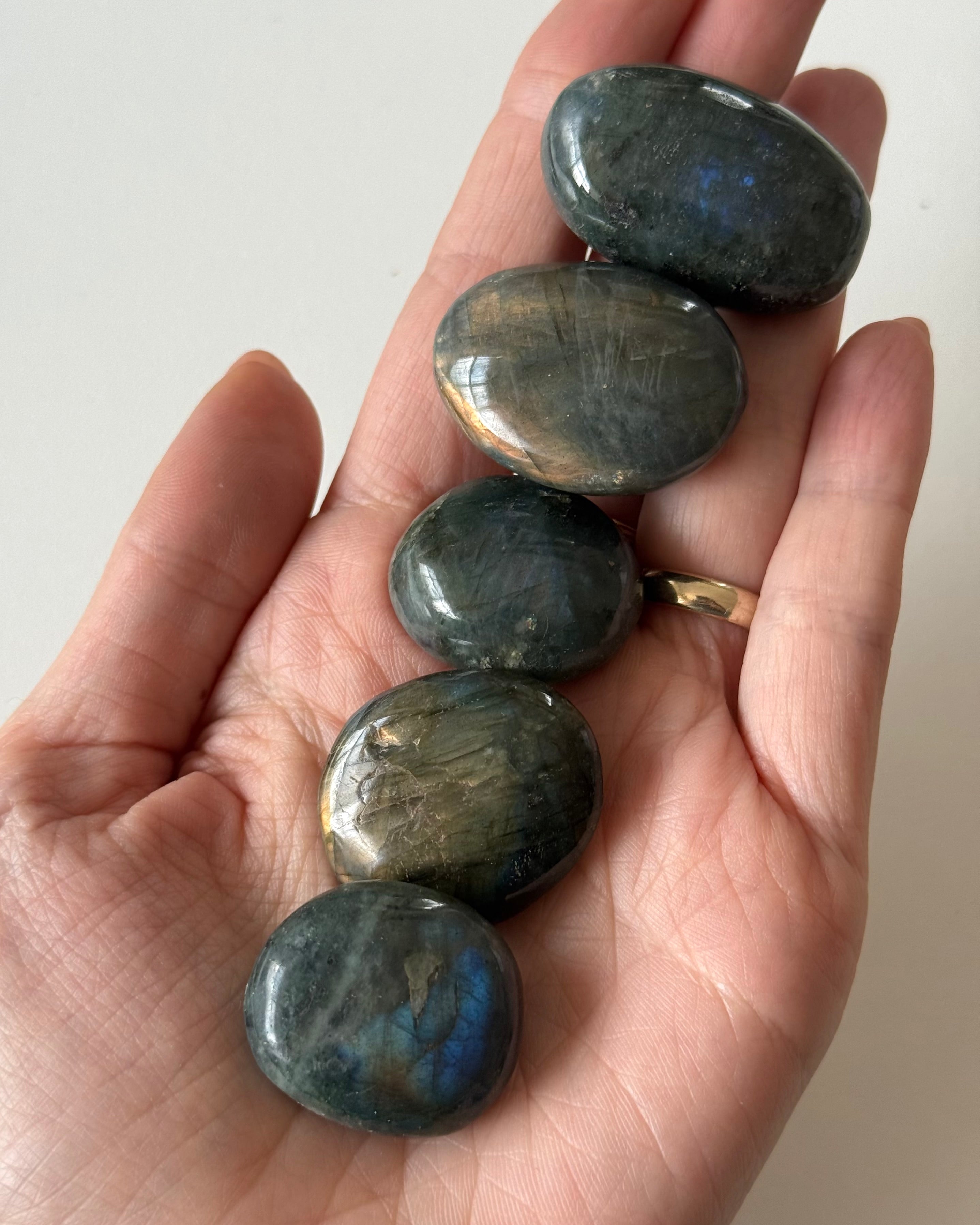 Labradorite burattata