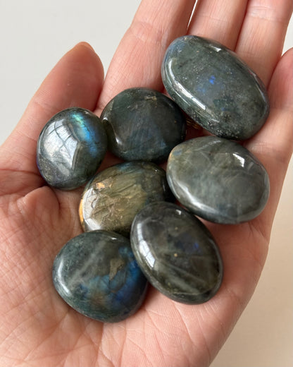 Labradorite burattata