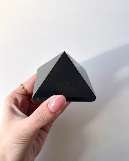 Piramide in Shungite (6cm)