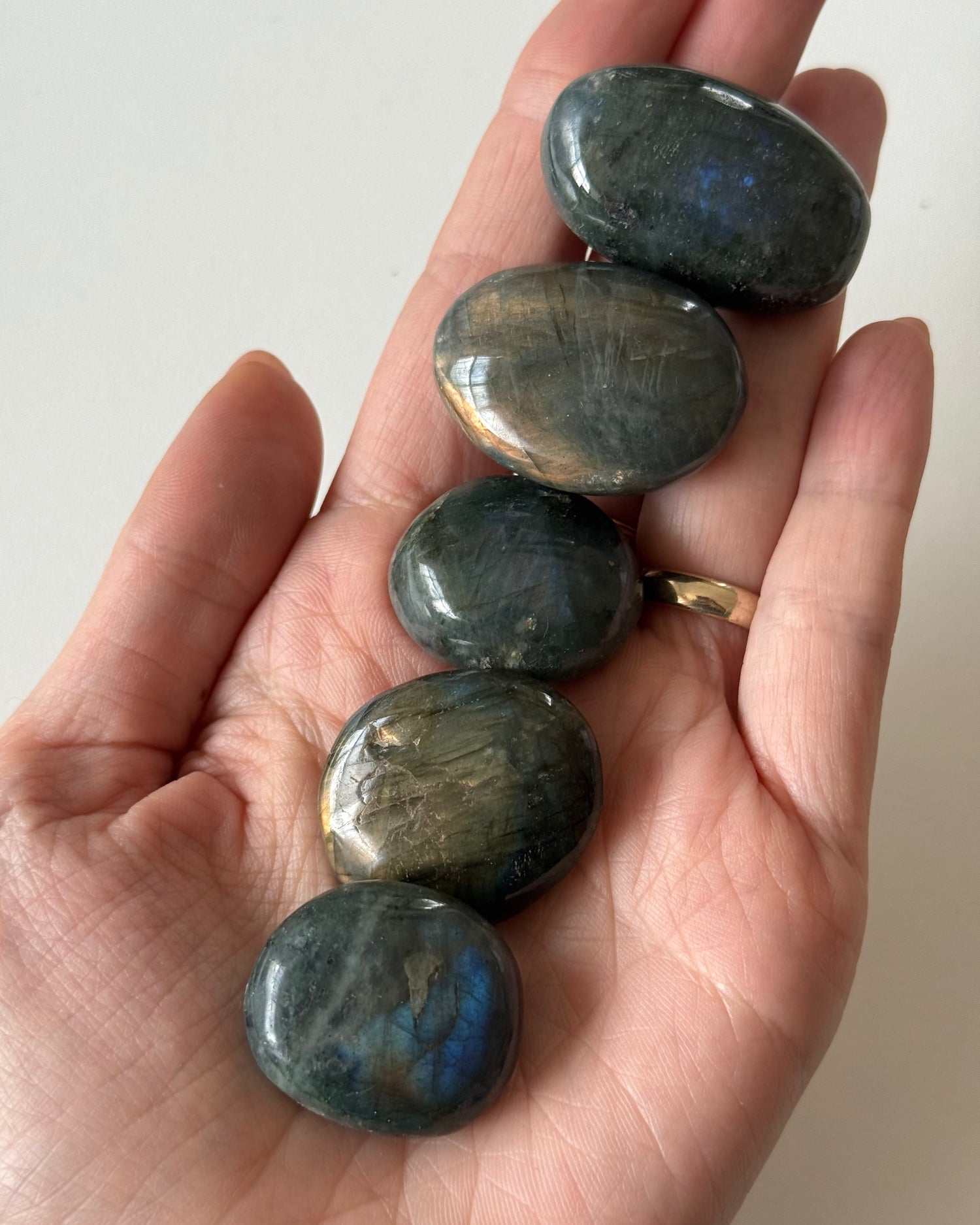 Labradorite burattata