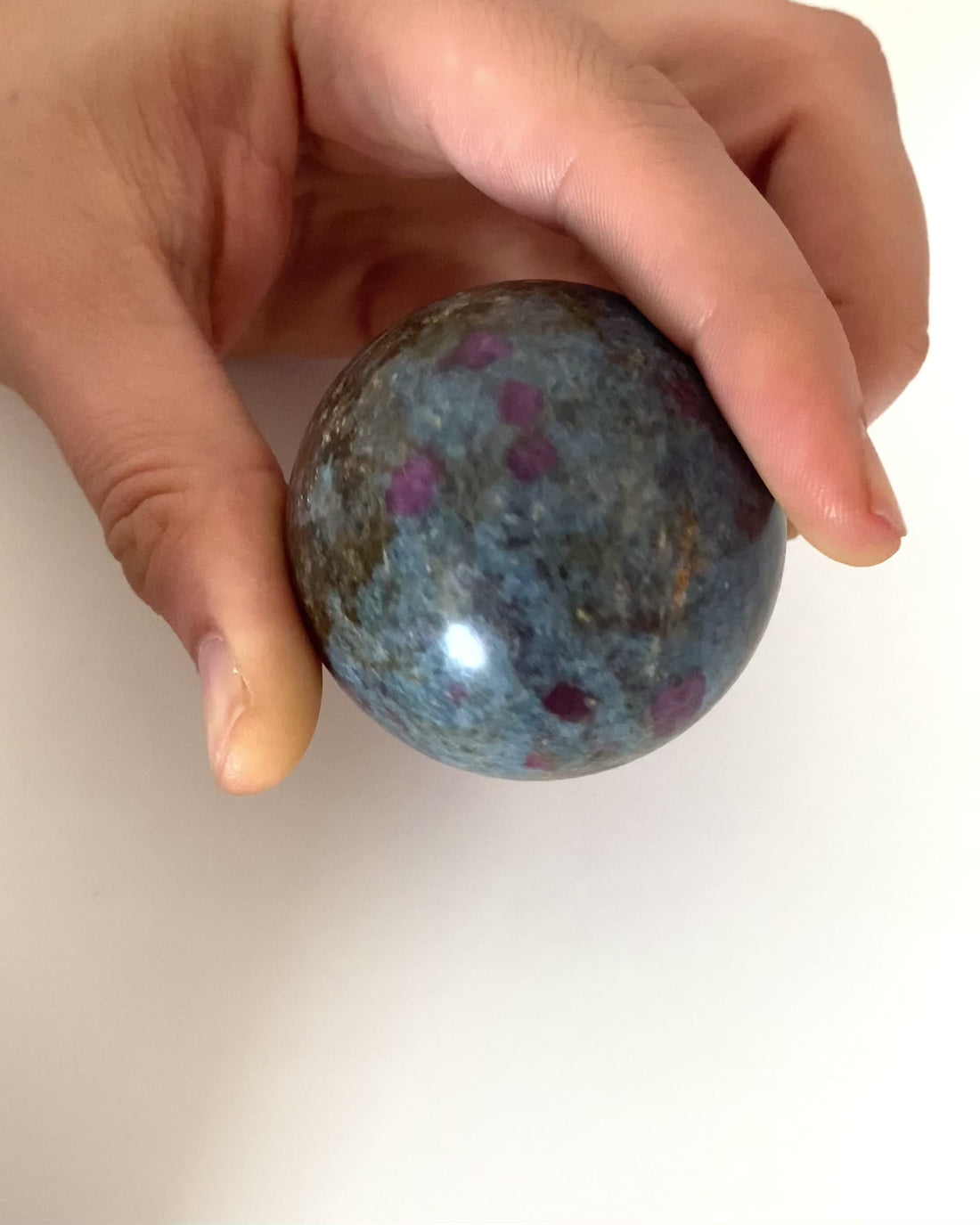 Sfera in Zoisite rubino blu