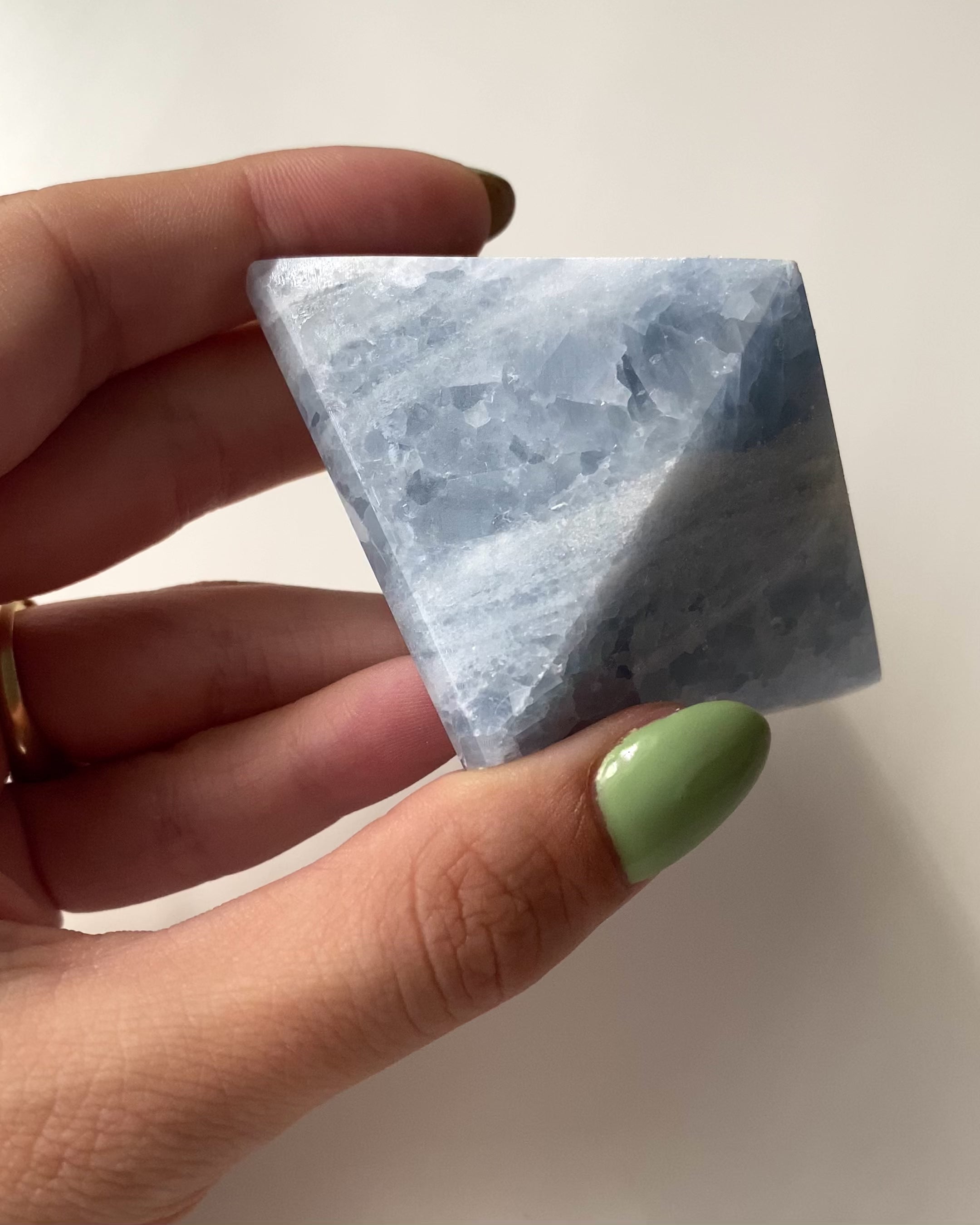 Piramide in Calcite Azzurra